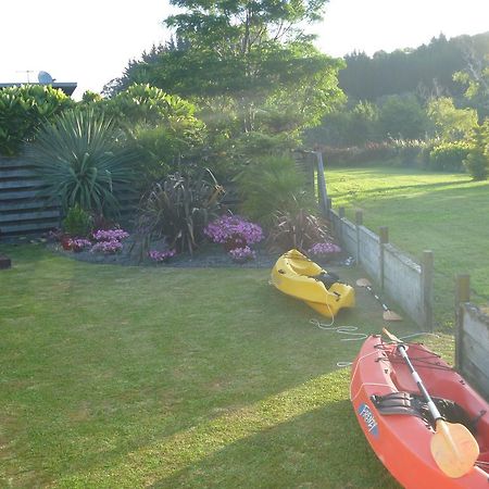 At Parkland Place B&B Whitianga Exterior foto