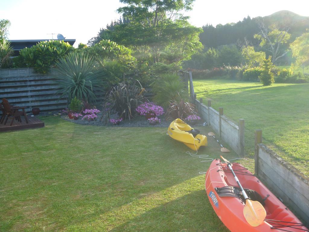 At Parkland Place B&B Whitianga Exterior foto