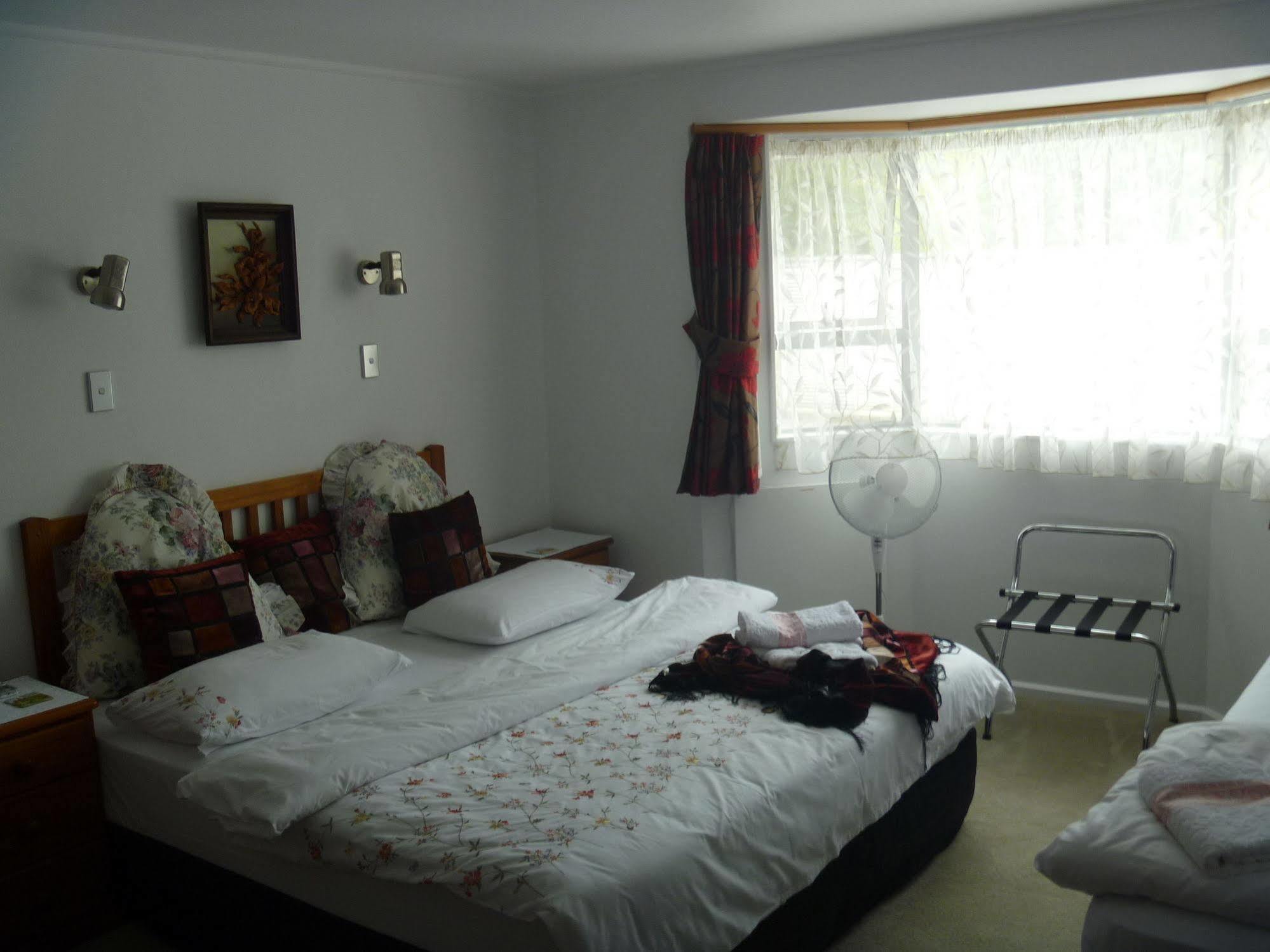 At Parkland Place B&B Whitianga Exterior foto