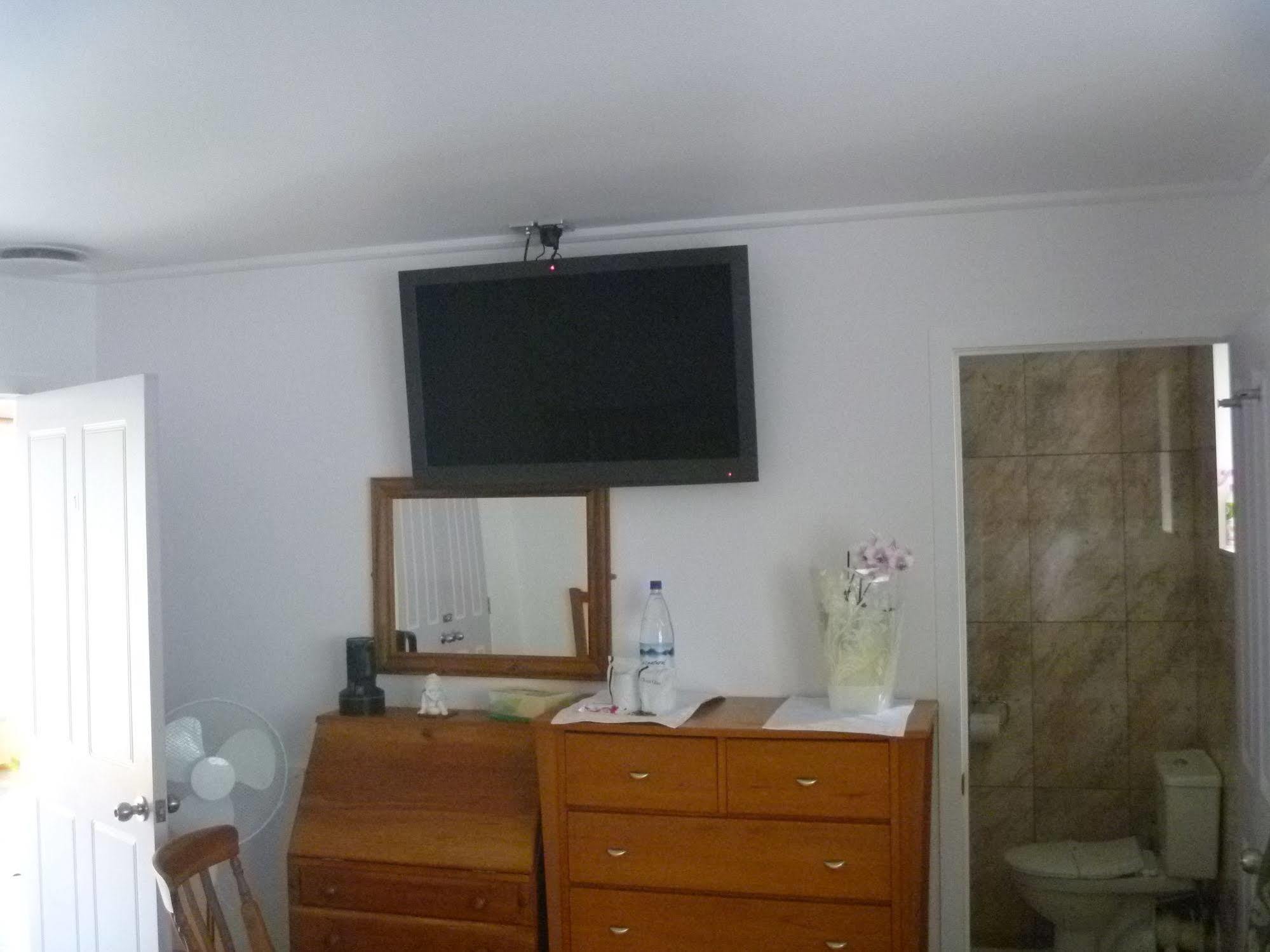 At Parkland Place B&B Whitianga Exterior foto
