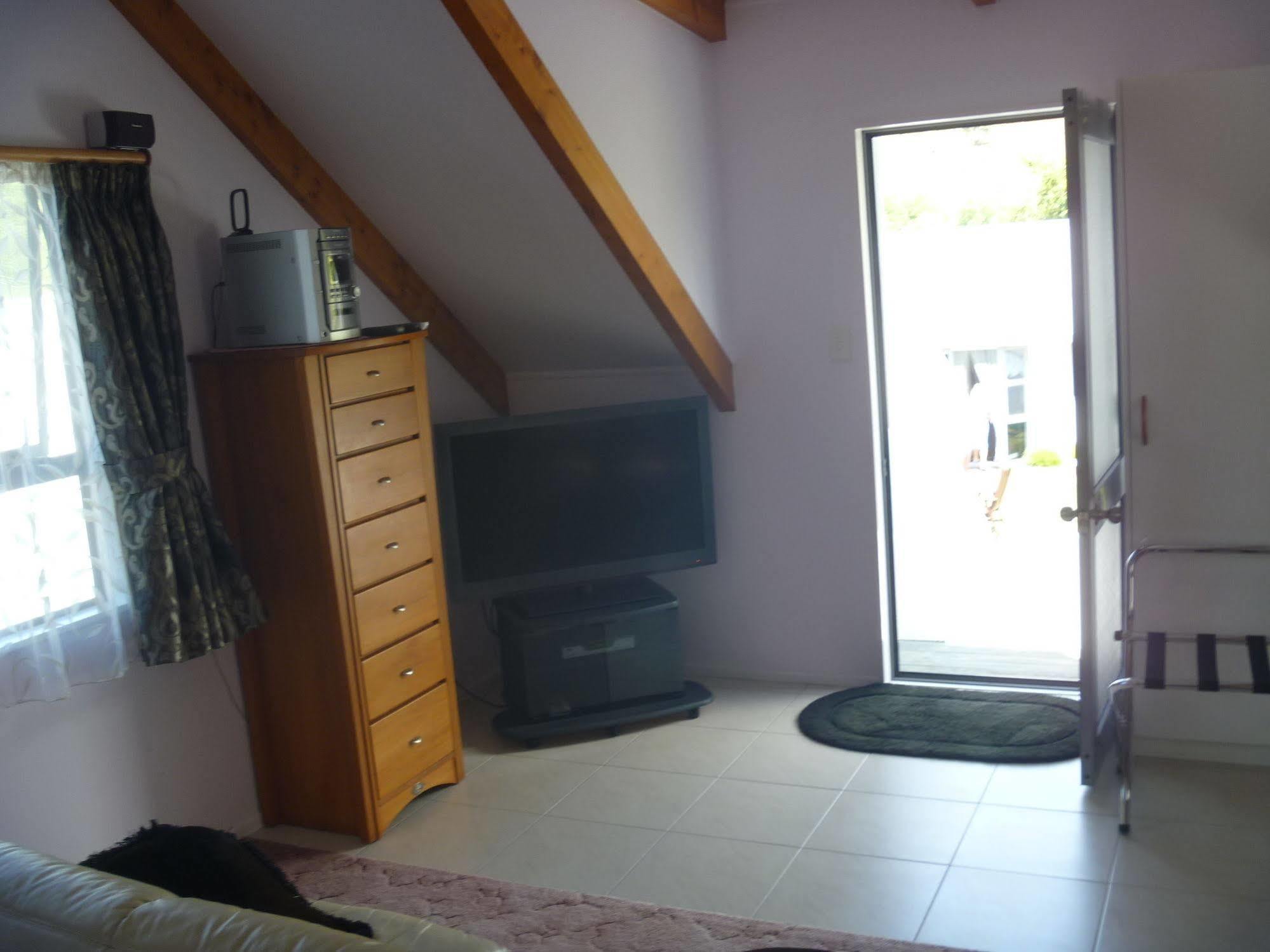 At Parkland Place B&B Whitianga Exterior foto