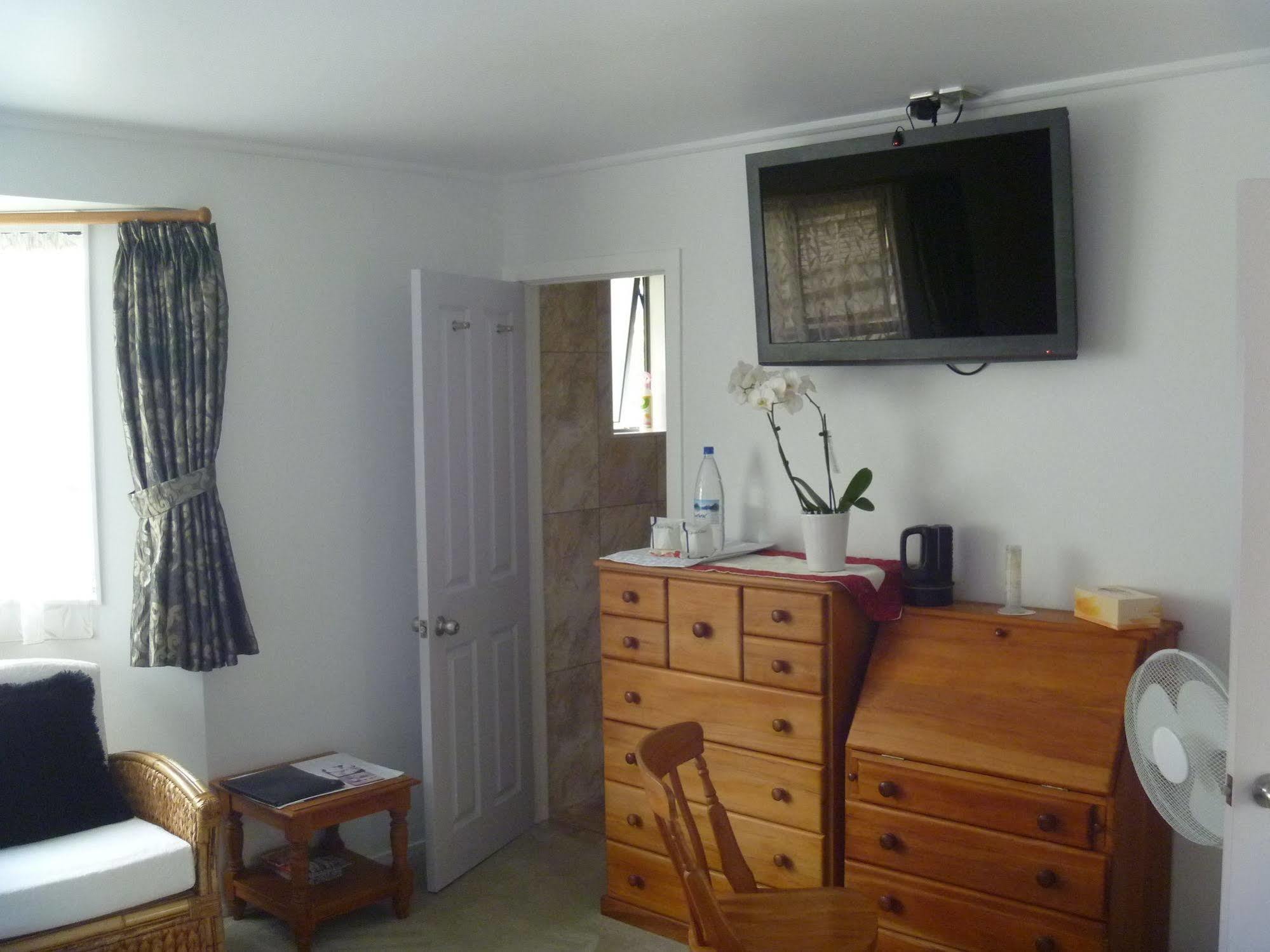 At Parkland Place B&B Whitianga Exterior foto
