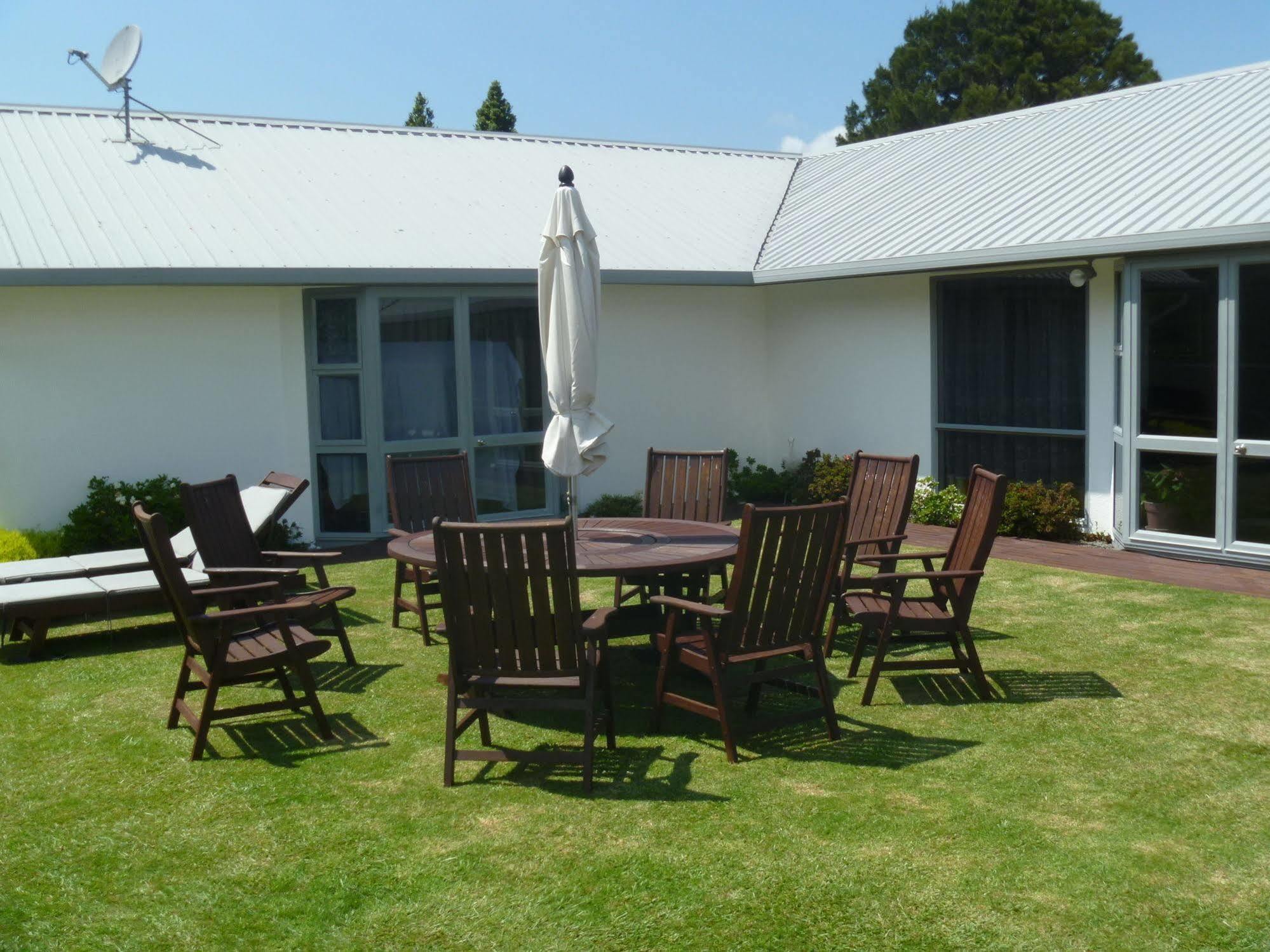 At Parkland Place B&B Whitianga Exterior foto
