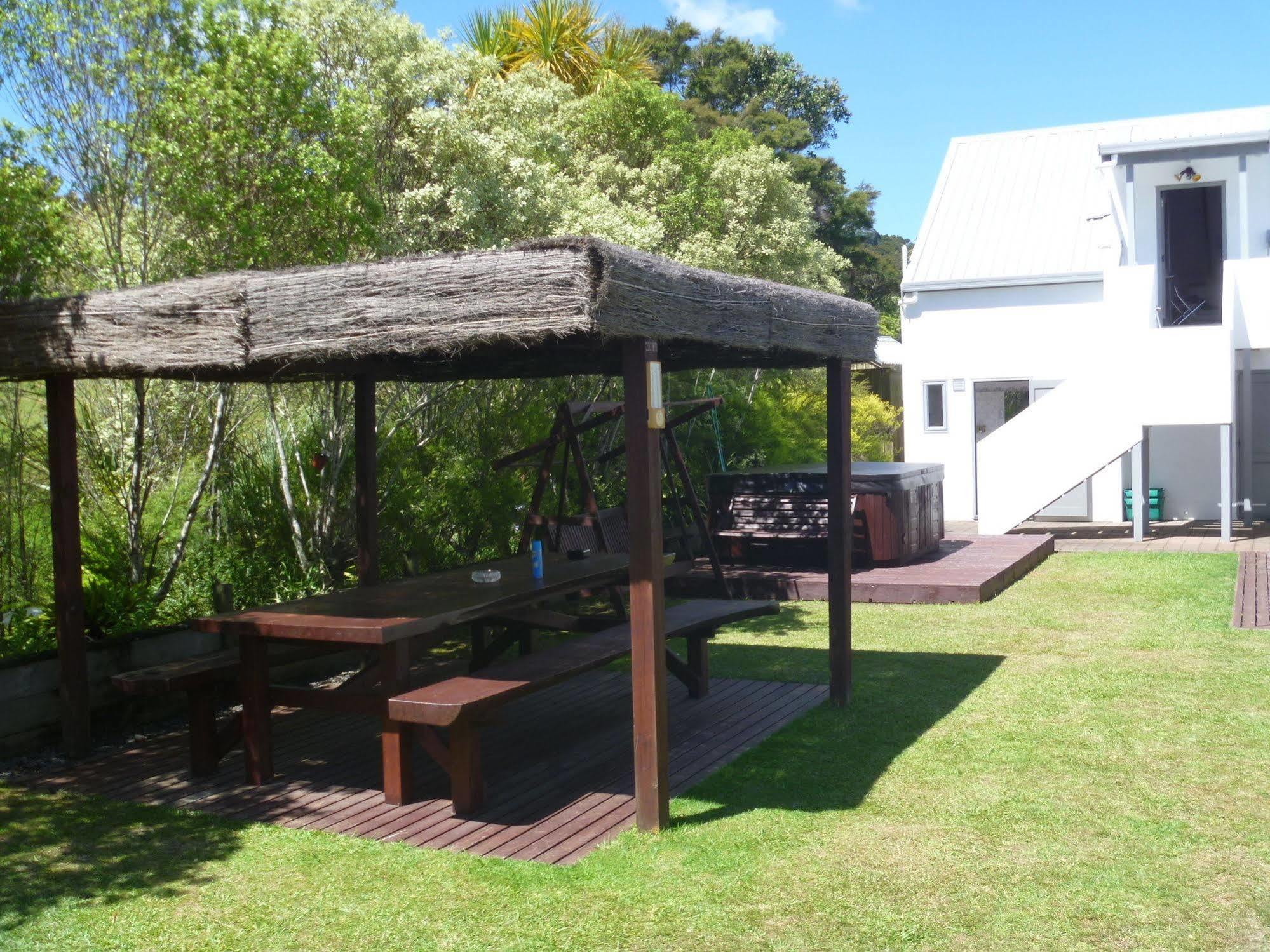 At Parkland Place B&B Whitianga Exterior foto