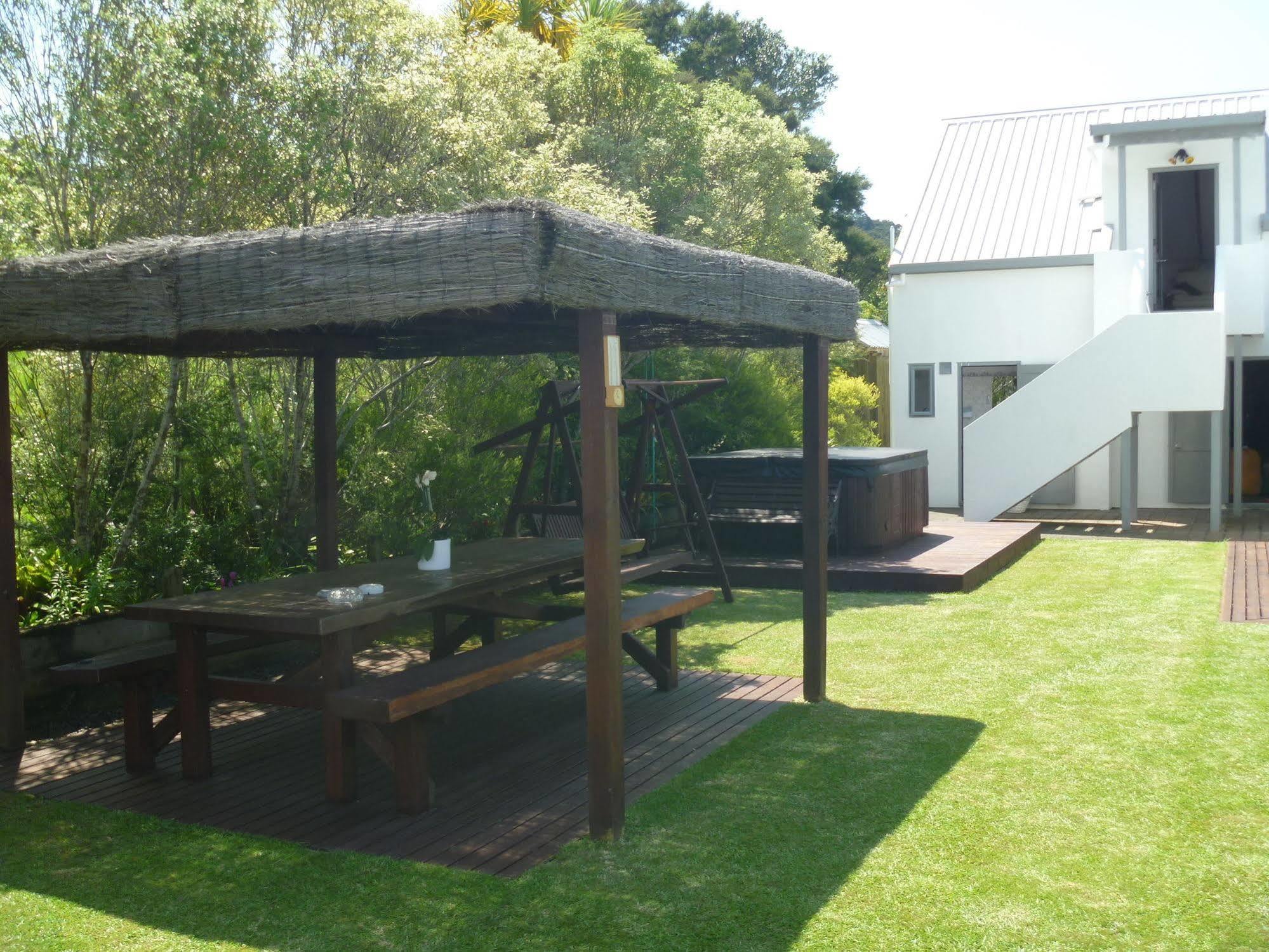 At Parkland Place B&B Whitianga Exterior foto