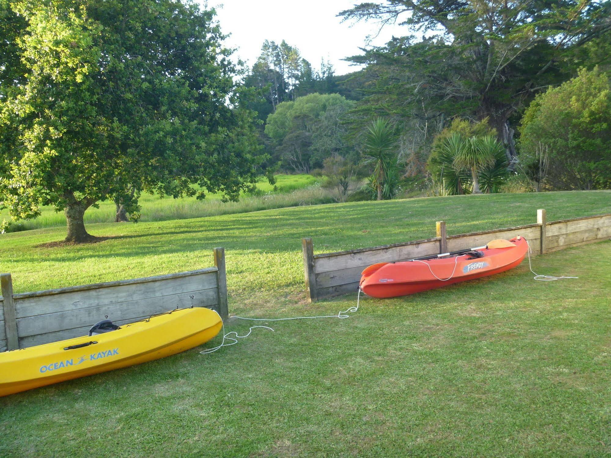 At Parkland Place B&B Whitianga Exterior foto