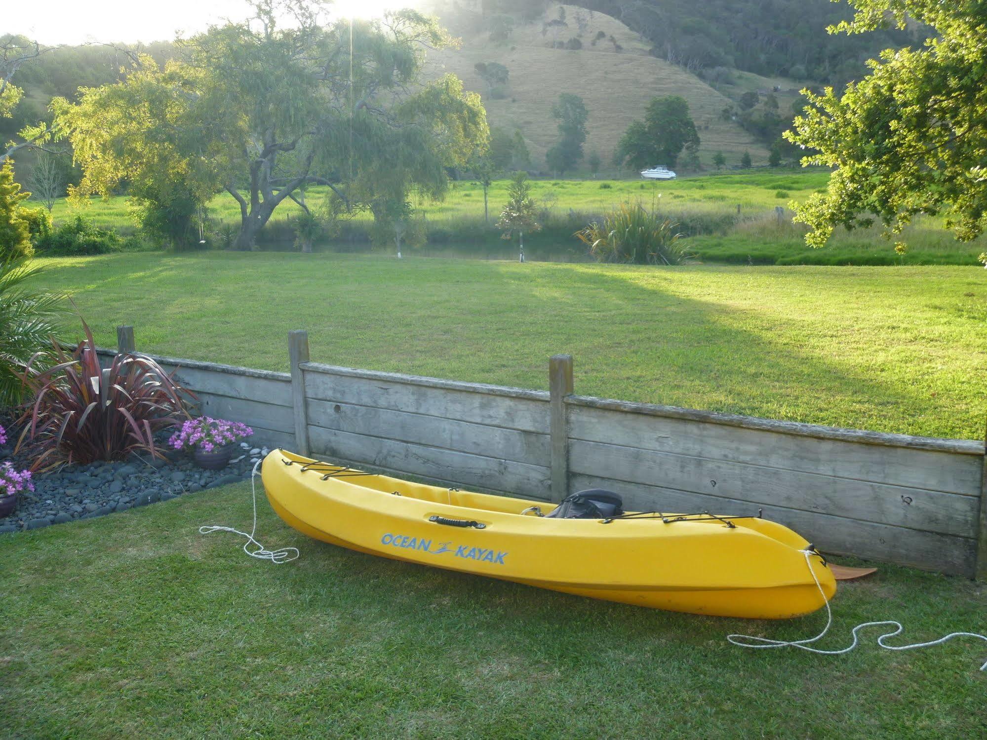 At Parkland Place B&B Whitianga Exterior foto
