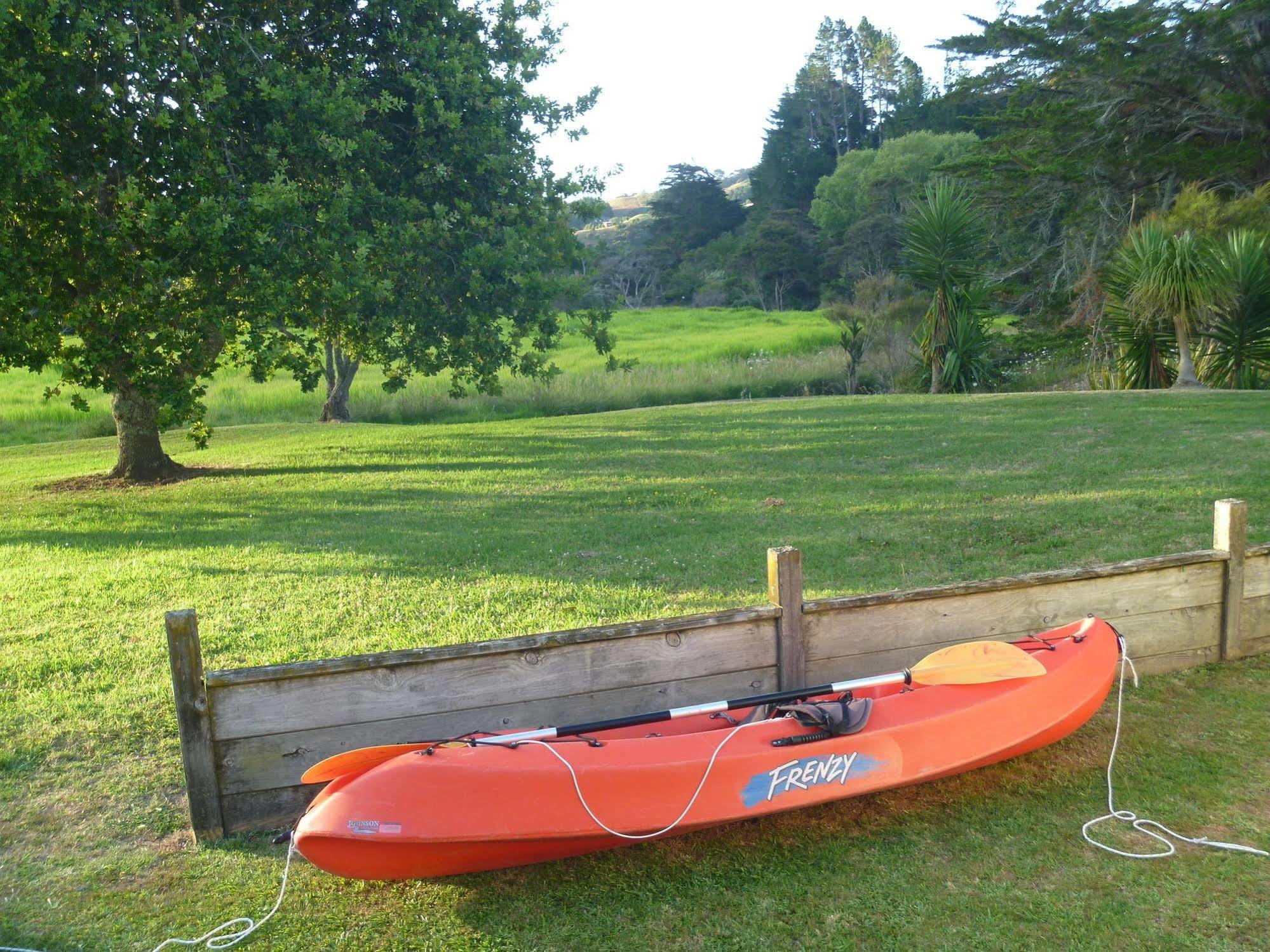 At Parkland Place B&B Whitianga Exterior foto
