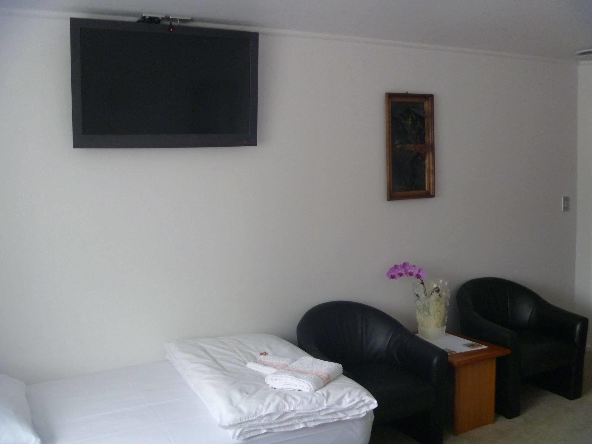 At Parkland Place B&B Whitianga Exterior foto